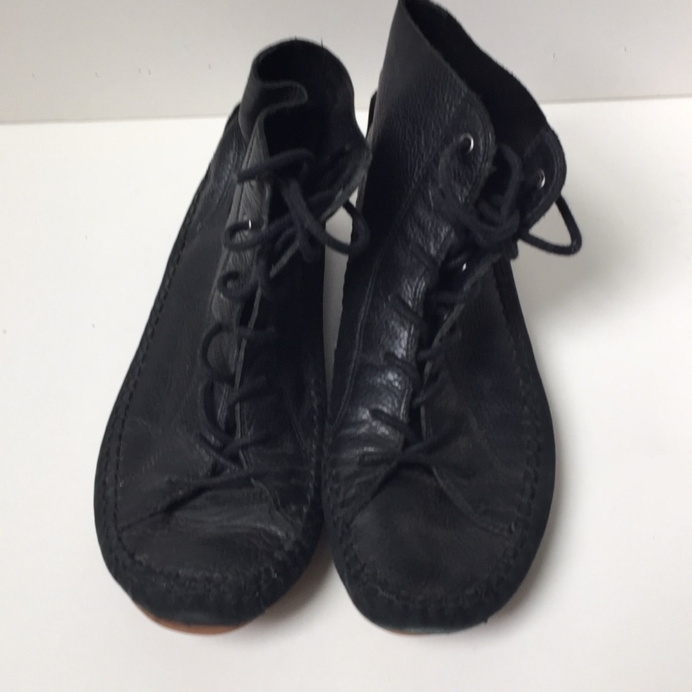 Lacoste sneakers sz 8